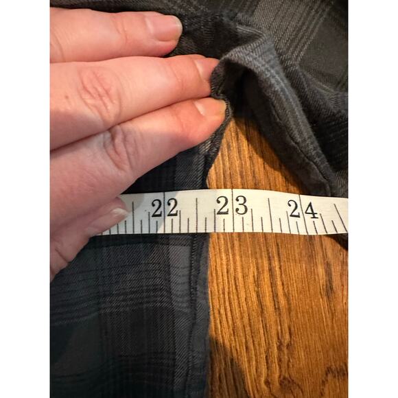 Travis Mathew Men’s Inland Button-Up Shirt Plaid Black Gray Size Large Casual - Picture 7 of 9